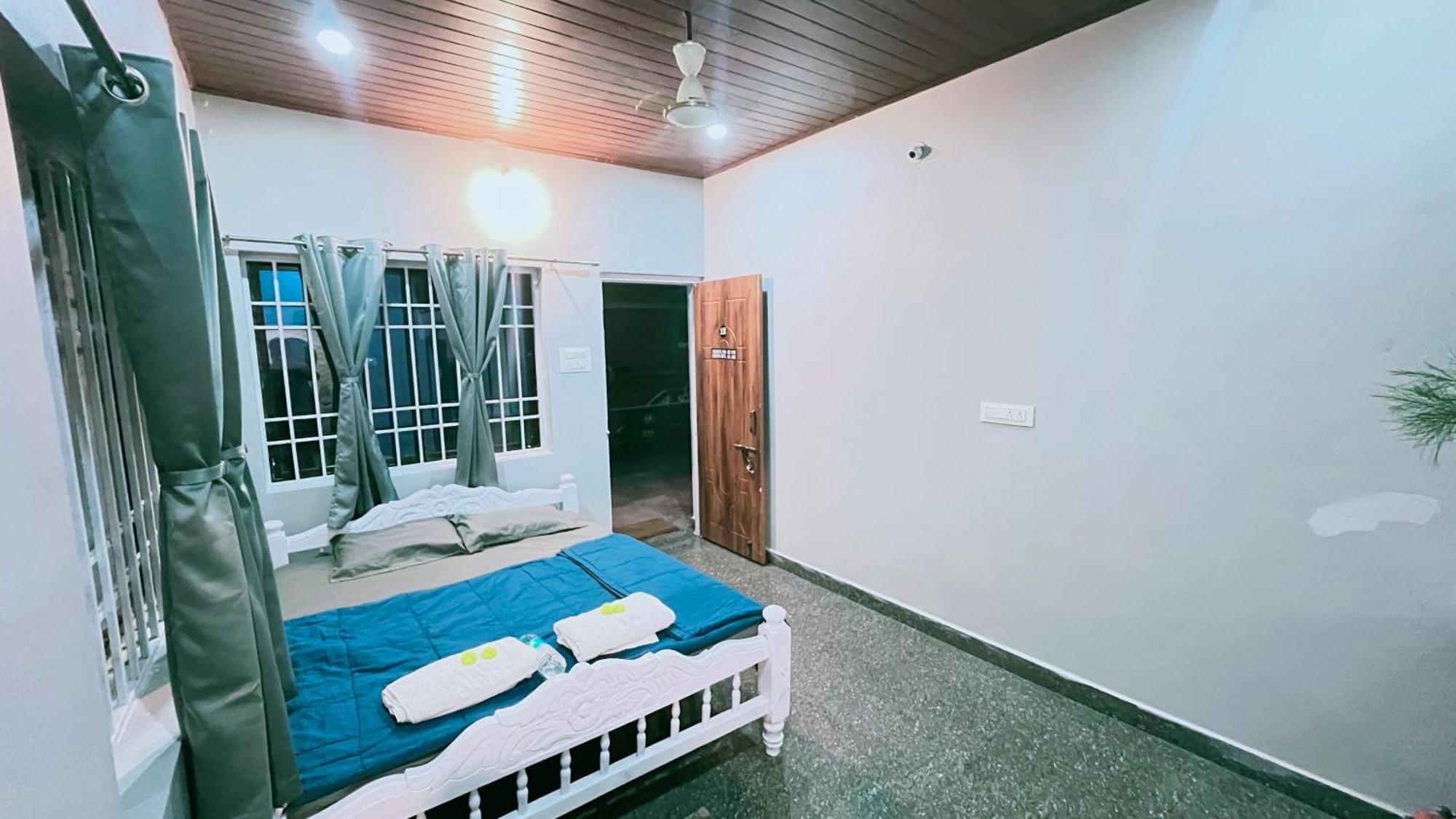 Gokarna Beach Stays By Tune Of Ocean Exterior photo